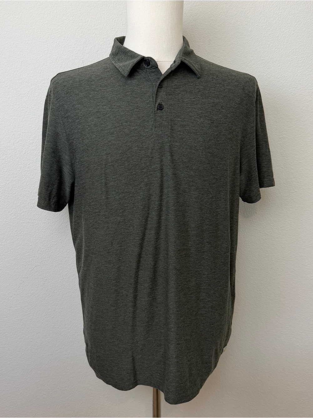 Vuori Mens Performance Polo Shirt Medium Gray Heather Golf Athletic